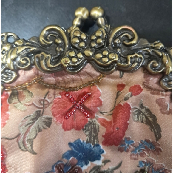 Vintage Floral Embroidered Beaded Purse • Evening Bag • Kiss-Lock Clasp w/ Chain - Picture 3 of 10